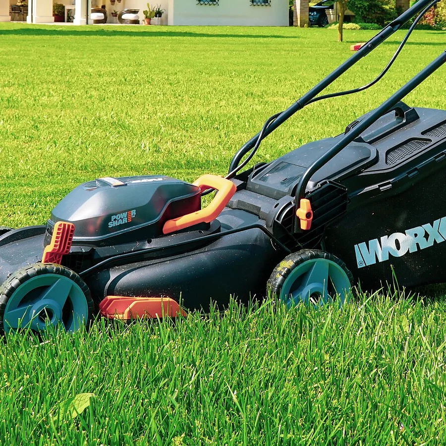 Cordless lawn mower WG743E 40V with battery and charger WORX